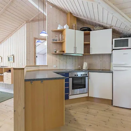 1570 Aakirkeby - Strandvangen 28 Ferienhaus Vester Somarken